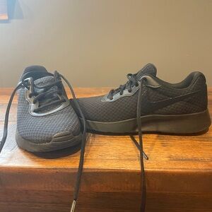 Women’s Nike sneakers. Size 8.5. All black. Like new.